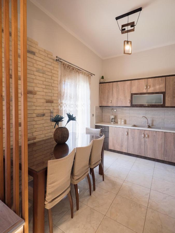 Kellys Cozy One Bedroom House Next To The Beach Ikonomianika Exterior foto