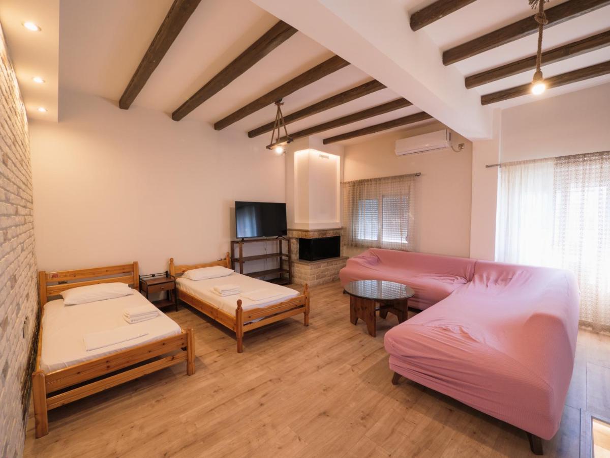 Kellys Cozy One Bedroom House Next To The Beach Ikonomianika Exterior foto
